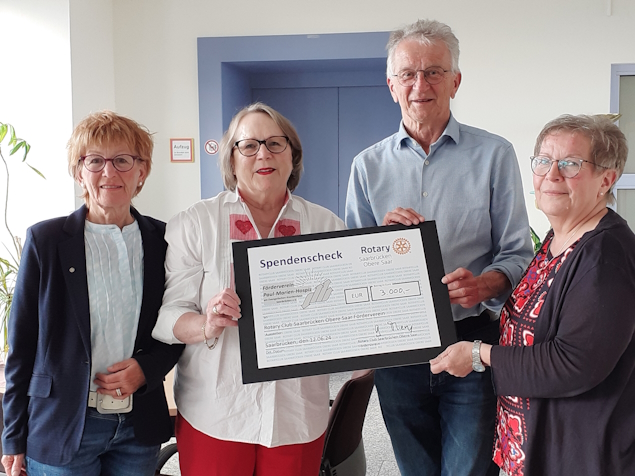 Bild der Spendencheckübergabe mitPetra Engel-Klein, Gertrud Thiery,
                                     Wolfgang Lerch und Ute Seibert.